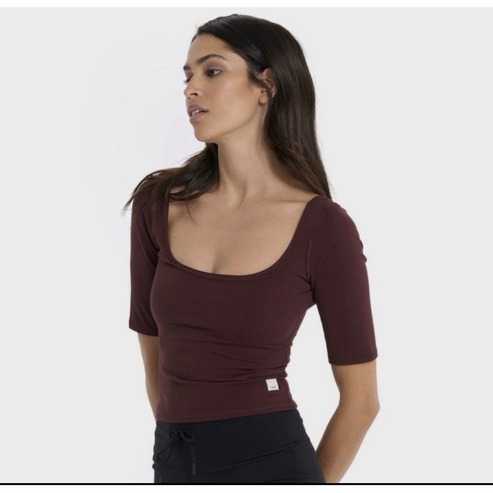 Vuori Avant Red Ruby Stretch Short Sleeve Top